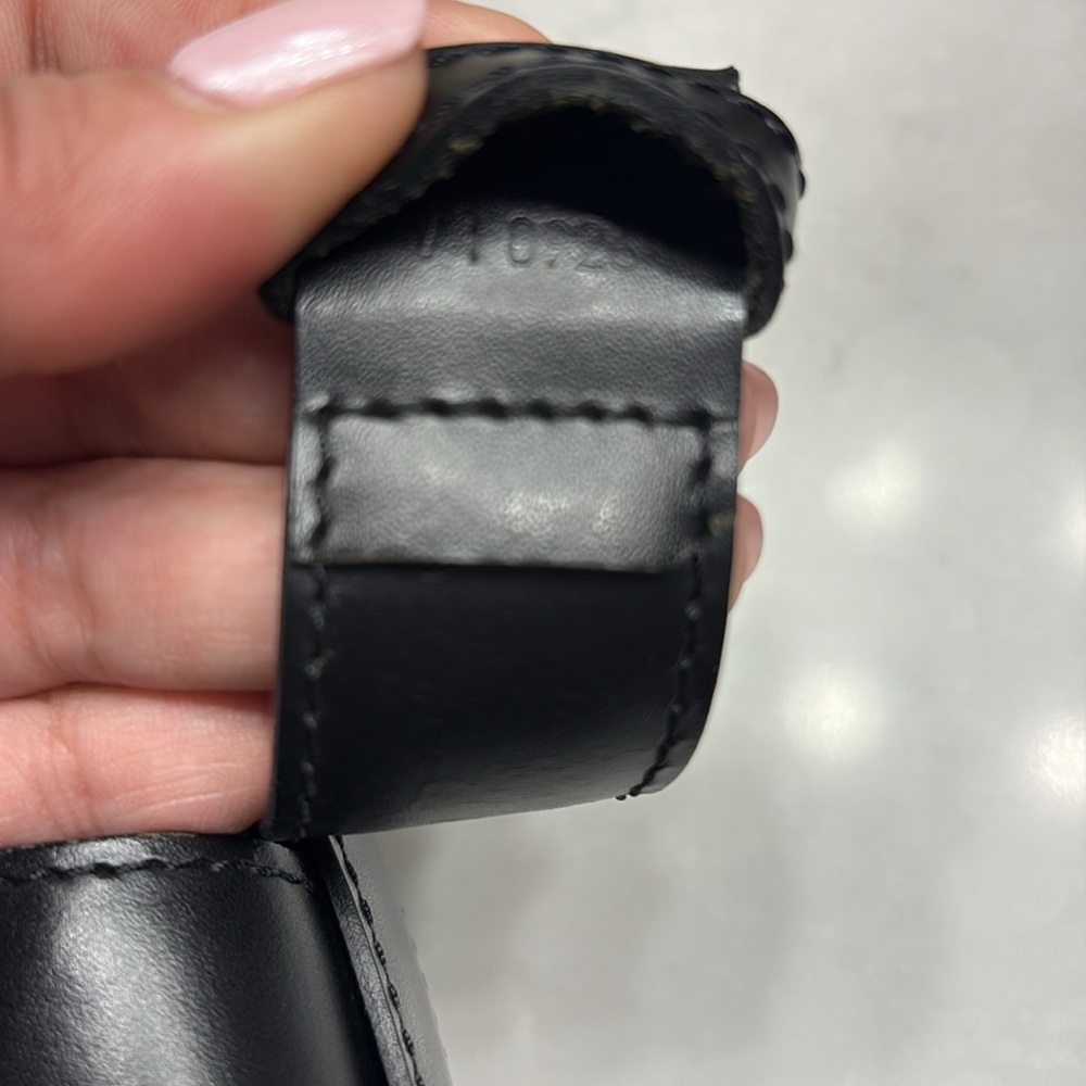 AUTHENTIC Louis Vuitton Black Epi Leather Sac D’ePaule - Picture 15 of 16
